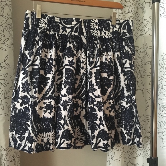 Banana Republic Factory Dresses & Skirts - Banana Republic Factory blue print skirt M